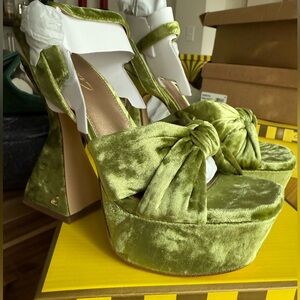 New Circus by Sam Edelman Audrea LT Jade velvet shoe size 6 M.